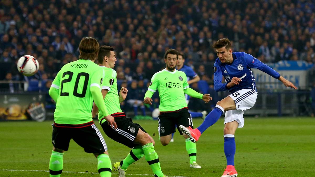 Die Schalker beginnen mit viel Dampf und haben einige Chancen zur Führung