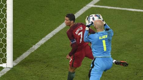 Robert Almer gegen Cristiano Ronaldo