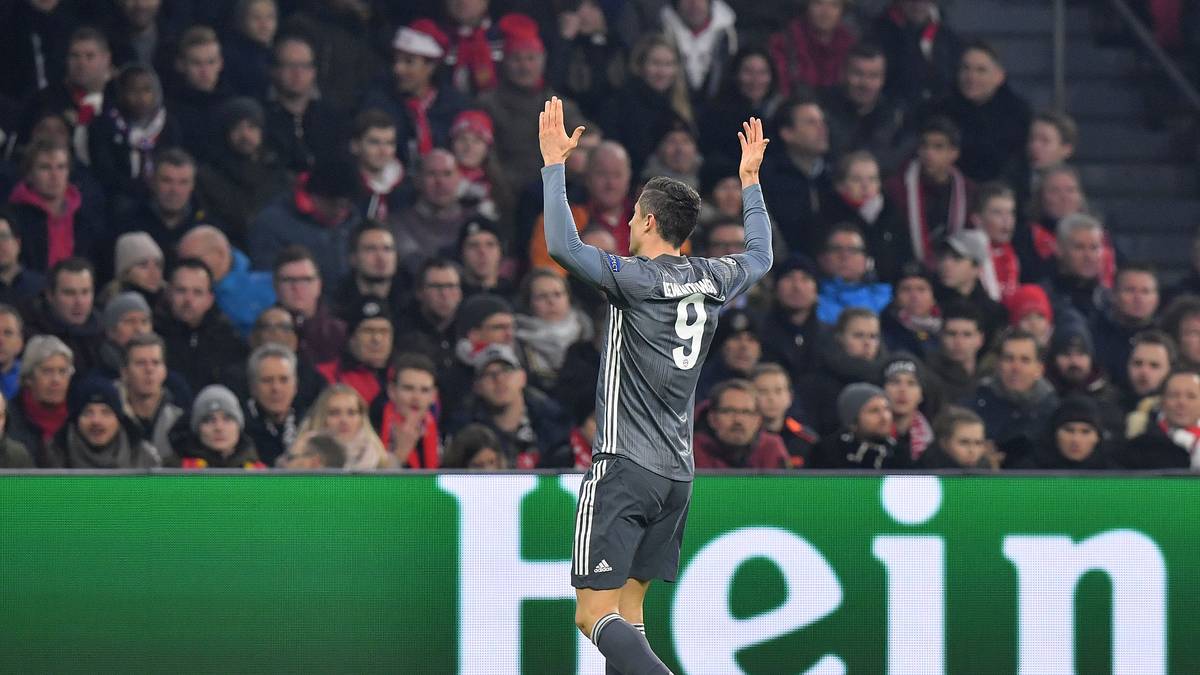 Er trifft nach Belieben: Robert Lewandowski schnürte auch gegen Ajax Amsterdam einen Doppelpack, bei acht Toren steht er jetzt in der Champions League. Wettbewerbsübergreifend hat der Bayern-Stürmer in 21 Pflichtspielen sogar schon 21 Mal getroffen