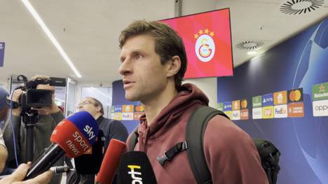 Der FC Bayern ist nach dem Sieg gegen Galatasaray Istanbul bereits Gruppensieger. Thomas Müller zeigt sich daher sehr zufrieden.