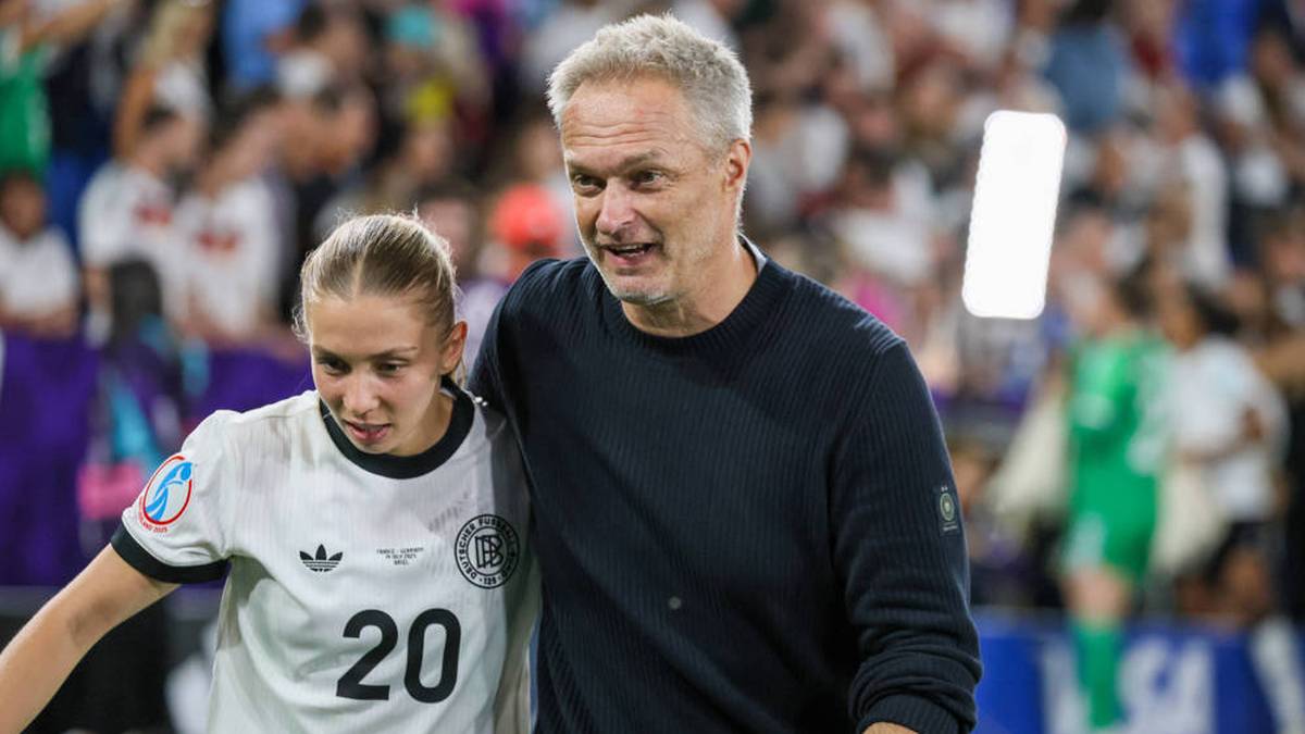 Nach dem Abitur absolvierte sie eine Ausbildung zur Medizinischen Fachangestellten und arbeitete in einer Unfallklinik. „Das hieß für mich, von acht bis 18 Uhr in der Praxis zu sein und von da aus direkt zum Training zu fahren”, berichtete sie dem kicker. Nun liegt der Fokus voll auf dem Sport.