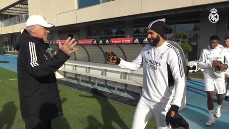 Karim Benzema meldet sich kurz vor dem WM-Finale in Katar zu Wort - und sorgt dabei mit einer kryptischen Botschaft für mächtig Wirbel.