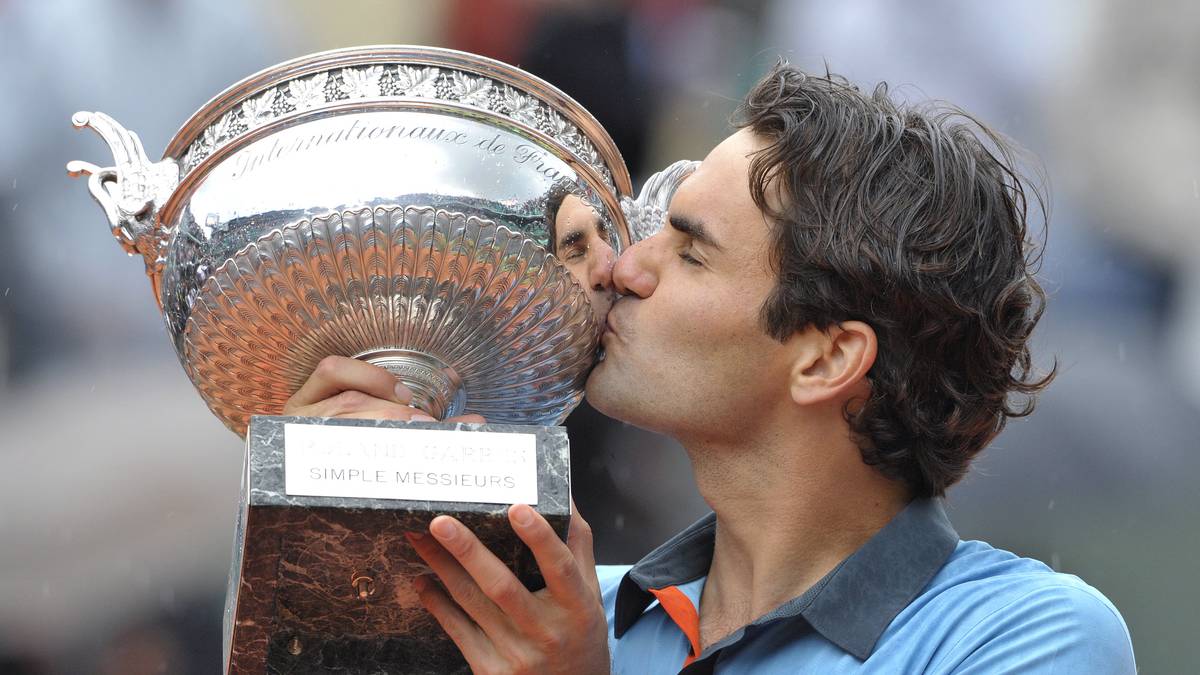 ROGER FEDERER (4x Australian Open, 1x French Open, 7x Wimbledon, 5x US Open): Der Schweizer ist der einzige Spieler, der dreimal drei Grand-Slam-Titel in einer Saison gewinnt. Lediglich Rafael Nadal verhindert jahrelang seinen Sieg bei den French Open. Als dieser 2009 überraschend am Schweden Robin Söderling scheitert, nutzt Federer die Gunst der Stunde