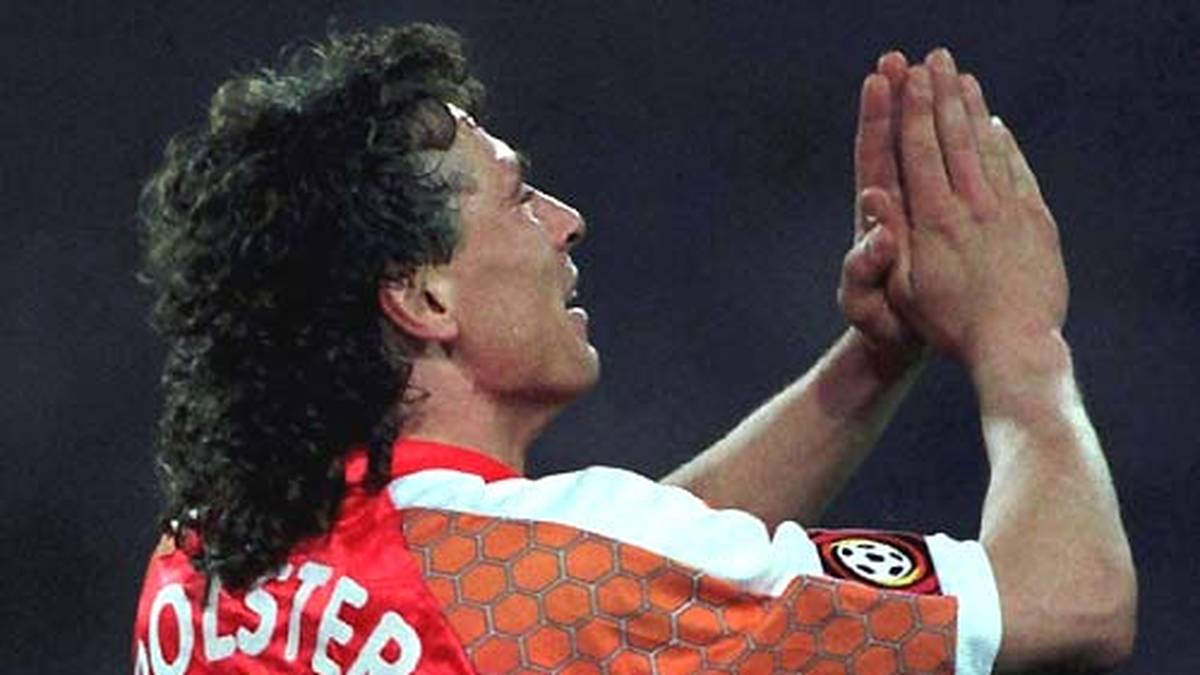 "In Köln haben sie vier Tage lang die Geschäftsstelle abgeschlossen und jede halbe Stunde eine Flasche Sekt entkorkt, als sie den Toni Polster für 1,8 Millionen Mark nach Gladbach verkauft hatten."