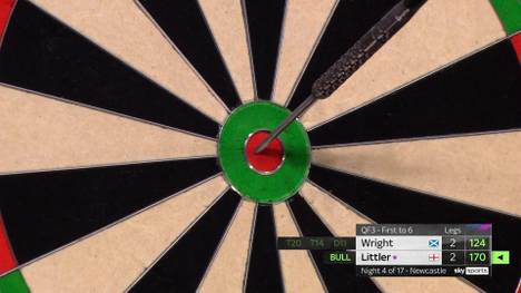 Luke Littler spielt am vierten Spieltag im Viertelfinale der Premier League of Darts den Big Fish gegen Peter Wright und bringt sich dadurch in Führung.