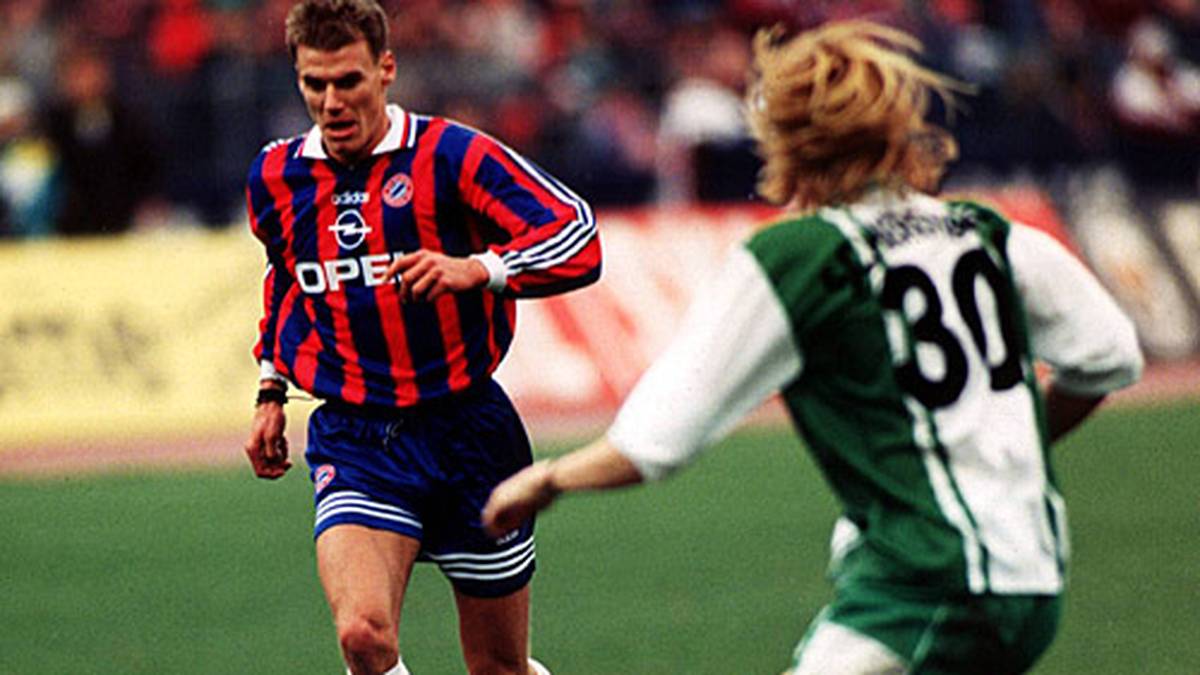 Am 29. März 1997 empfängt der FC Bayern um Alexander Zickler (l.) im Olympiastadion Werder Bremen. Wer nicht rechtzeitig auf seinem Platz sitzt, verpasst etwas, denn der Stürmer erzielt schon nach 16 Sekunden das Siegtor zum 1:0 für die Münchner.
                  