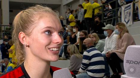 Linda Bock gewinnt mit dem Dresdner SC den Volleyball Supercup - auf ungewohnter Position! Im Interview lässt die etatmäßige Libera ihren Gefühlen freien Lauf und  spricht über ihren Wechsel auf Annahme-Außen.