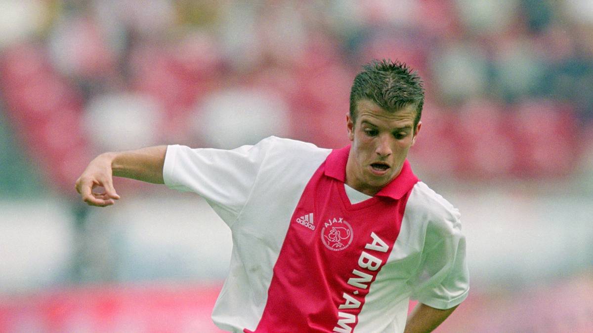 Bei Real Madrid gelingt ihm nach seinem Wechsel aus Hamburg 2008 sein erster Hattrick, danach geht es aber bergab. Das einstige Wundertalent wird zu den Reservisten abgeschoben. Über Tottenham geht es erneut zum HSV, wo er aber enttäuscht. Nach einem Gastspiel bei Betis Sevilla lässt er seine Karriere in Dänemark ausklingen