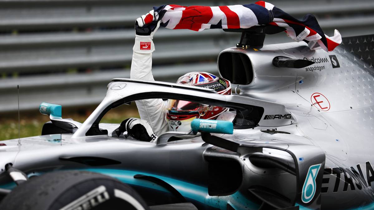 MEISTE SIEGE IN EINER SAISON: Den Rekord teilen sich Michael Schumacher und Sebastian Vettel mit je 13 Siegen. Hamilton folgt mit elf Siegen in der Saison 2019 dahinter. Insgesamt gelangen ihm bereits dreimal elf Siege in einer Saison