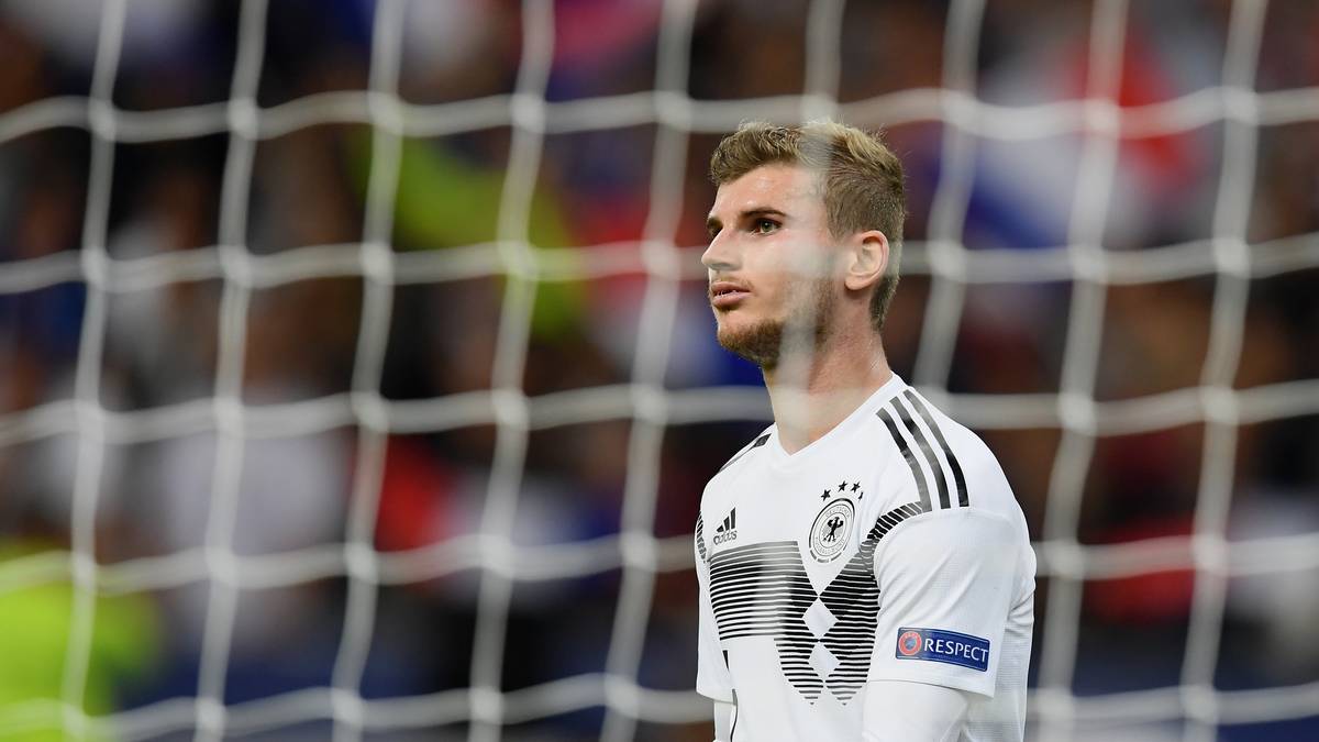 AS: "Deutschland steigt ab. Für Deutschland ist jetzt wichtig, dieses Seuchenjahr zu vergessen und sich neu zu sammeln im Hinblick auf die nächste Europameisterschaft"