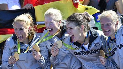 Julia Lier (2. v. l.) gewann 2016 in Rio Gold mit dem deutschen Doppelvierer
