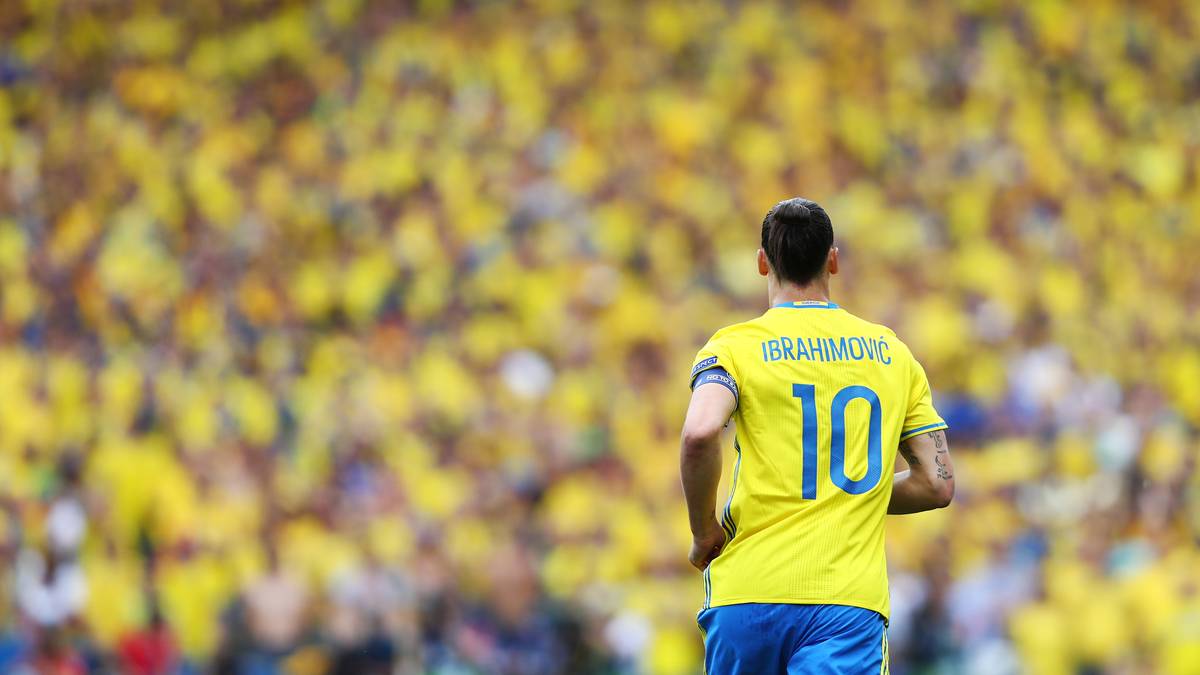 Nun ist es offiziell: Zlatan Ibrahimovic beendet nach der EM seine Karriere im Nationaldress. Die Schweden verlieren damit ihren absoluten Superstar, der in 15 Jahren 115 Mal für sein Land auflief und dabei 62 Tore erzielte. Ein Makel bleibt jedoch. SPORT1 wirft einen Blick  auf die beeindruckende Nationalmannschaftskarriere von "König Zlatan"