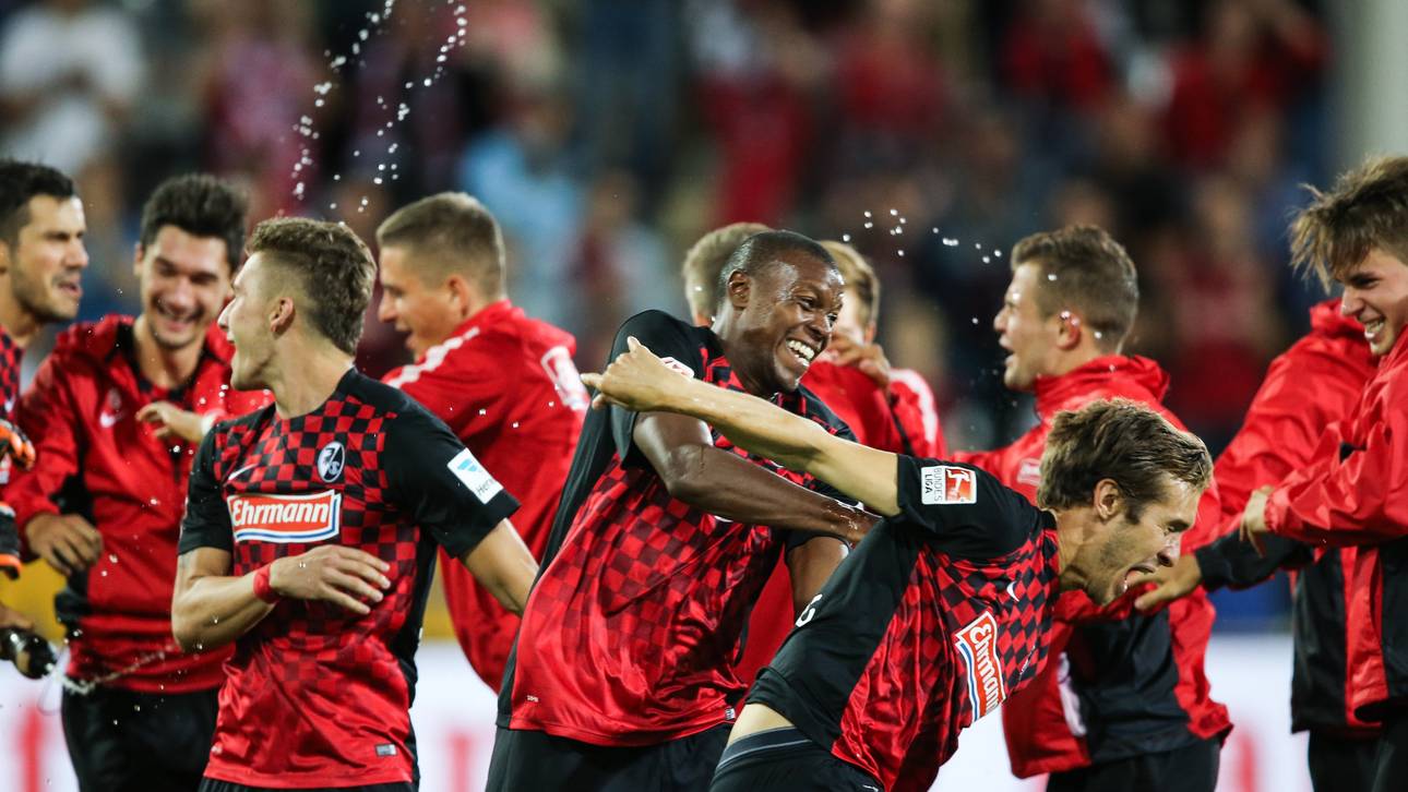 Freiburg gewinnt irres Torfestival