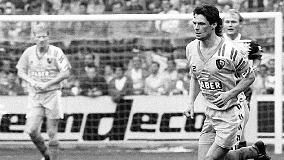 Mit Uwe Wegmann ist am 5. Dezember 1992 ein weiterer Bochumer schon nach 16 Sekunden erfolgreich - und das sogar gegen den großen FC Bayern. Dennoch reicht es für den VfL nach 90 Minuten nur zu einem 2:2.
                  