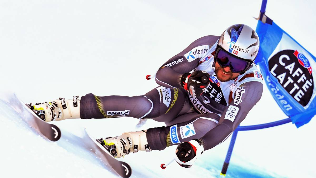 Neben zwei Triumphen im Gesamtweltcup holte er auch in vier von fünf Einzeldisziplinen (außer Slalom) mindestens eine Kugel und gewann neun WM-Medaillen. Abgerundet wird seine einzigartige Karriere durch zwei Olympische Goldmedaillen (Vancouver 2010/Super-G, Pyeongchang 2018/Abfahrt). Svindal gewann 36-Weltcup-Rennen und noch einmal Abfahrts-Silber bei der WM in Are