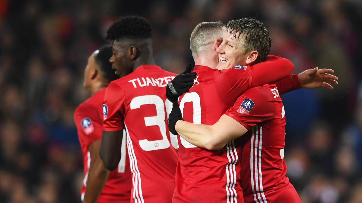 Schweinsteigers Aktien bei United steigen. Für die Europa League wird er nachnominiert, auch Mourinho macht klar, dass er zumindest in den Pokalwettbewerben weiter seine Chance bekommen wird