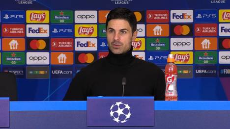 Mikel Arteta ist der Meinung, dass Declan Rice eine Option für die Innenverteidigung bei Arsenal sei und gab dem 24-Jährigen deswegen in der CL-Partie gegen PSV Eindhoven Spielpraxis auf der Position.