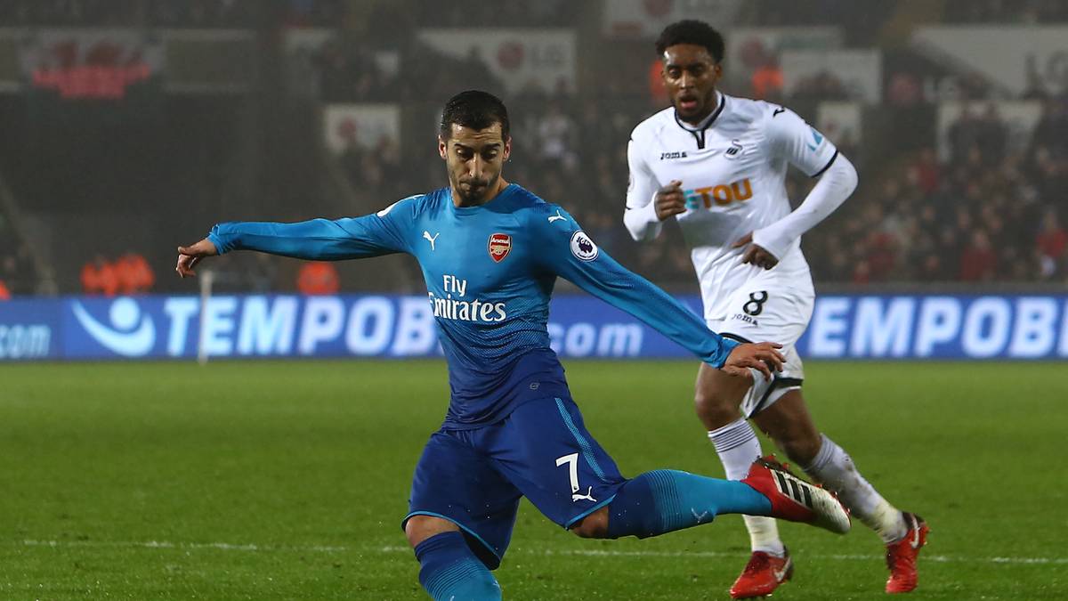 Er bringt Genialität und Geschwindigkeit - wenn auch nicht in Özils und Aubameyangs Qualität. Mkhitaryan könnte in einer offensiven Dreierreihe spielen, aber auch als Achter etwas tiefer - das hat Wenger bereits als Option angekündigt