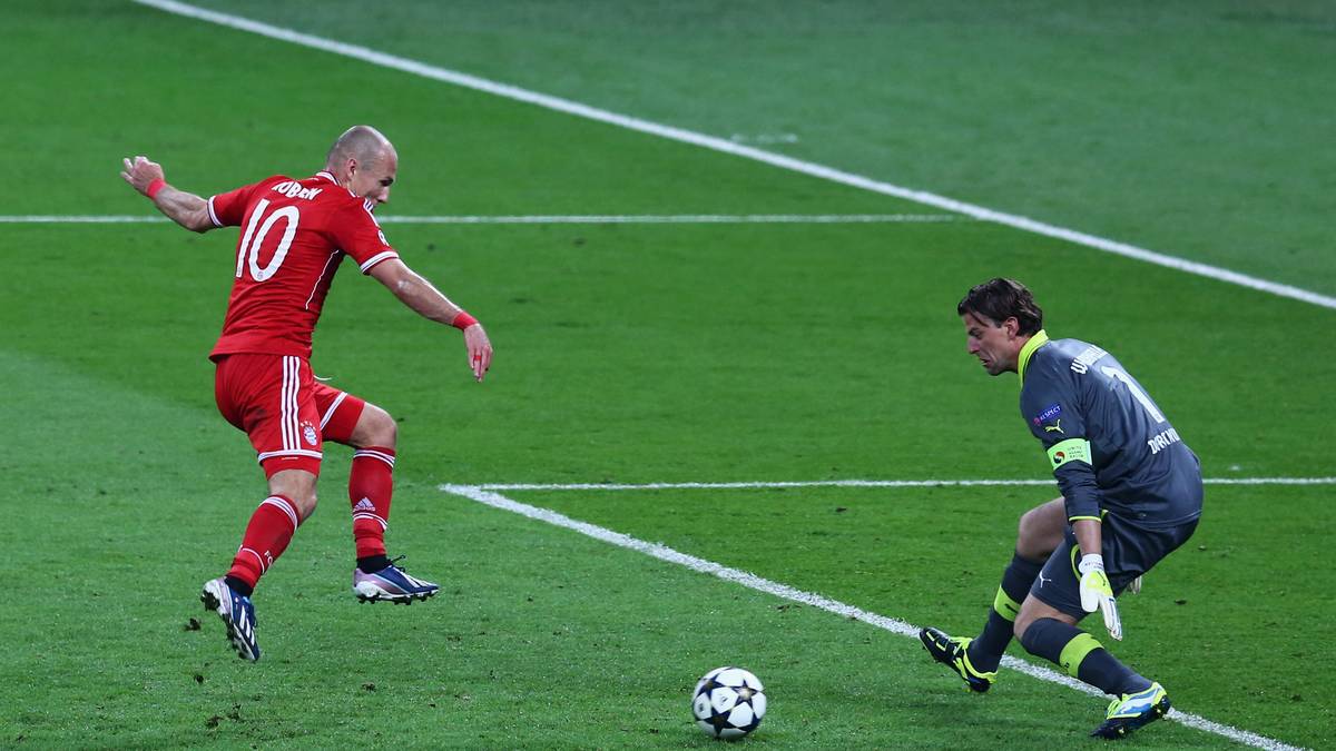 FC BAYERN 2013: Die bislang einzige deutsche Mannschaft, die das Triple holte. Im Wembleystadion erzielte Arjen Robben den 2:1-Siegtreffer gegen Borussia Dortmund. Davor schoss der deutsche Rekordsieger nacheinander Juventus Turin und dem FC Barcelona förmlich aus dem Stadion