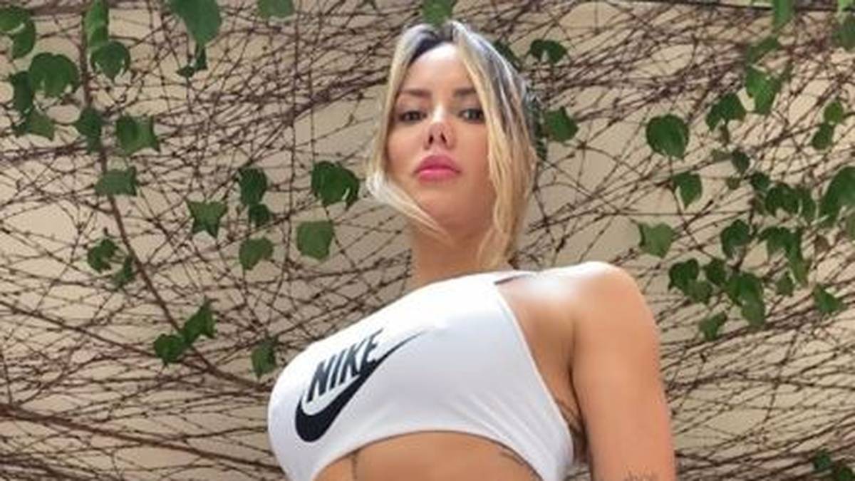 Gestatten: Sonia Isaza  - und ziemlich fit. Die Partnerin von Barca-Star und Ex-Bayer Arturo Vidal beeindruckt mit ihrem Sixpack 