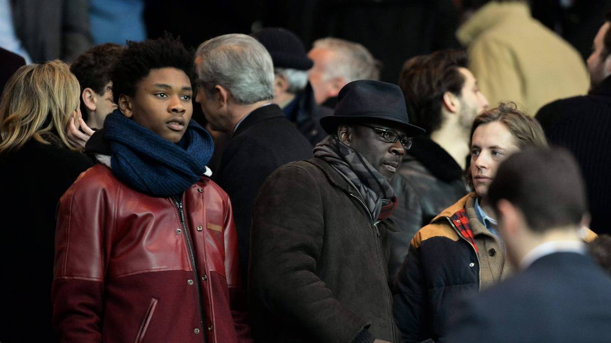 Marcus Thuram ist der Sohn des französischen 1998er-Weltmeisters Lilian Thuram (r.). Bei der WM 1998 schießt er "Les Bleus" mit zwei Treffern zum Sieg gegen Kroatien und wird zur Legende  