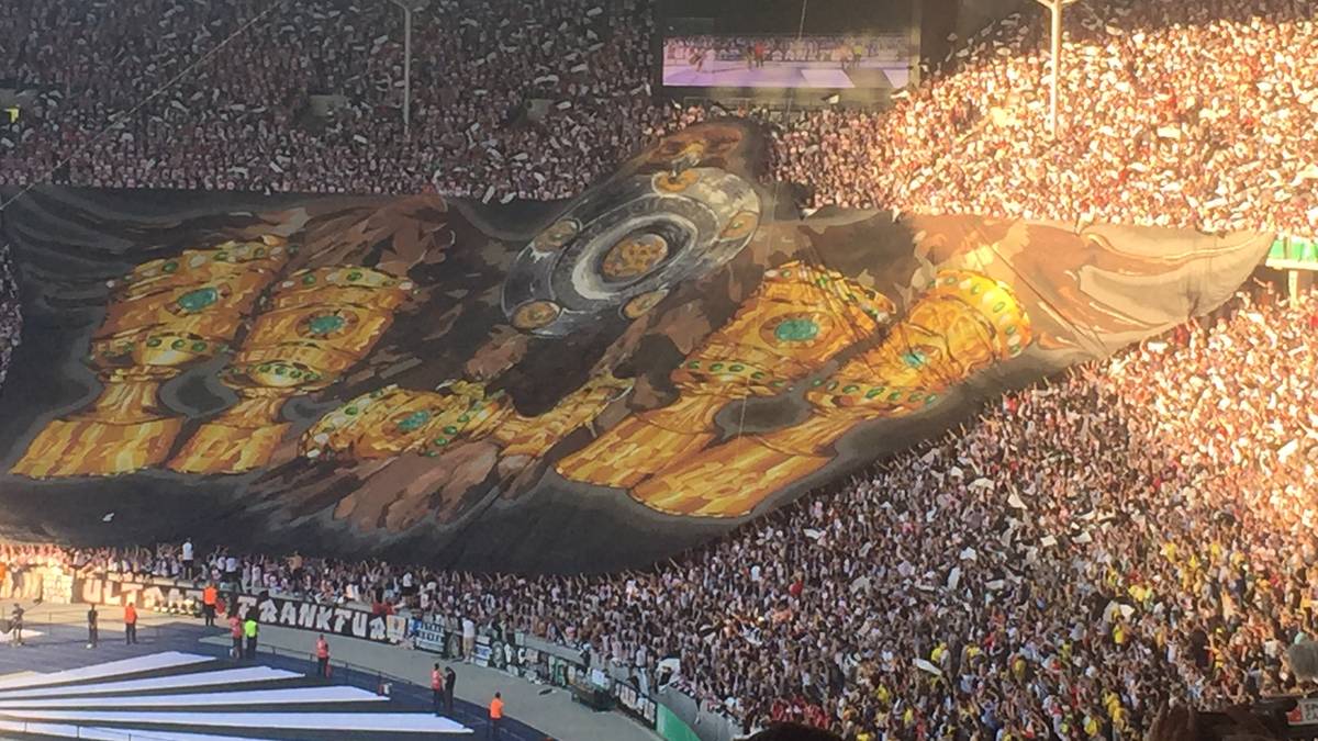 Die ganze Kurve macht mit