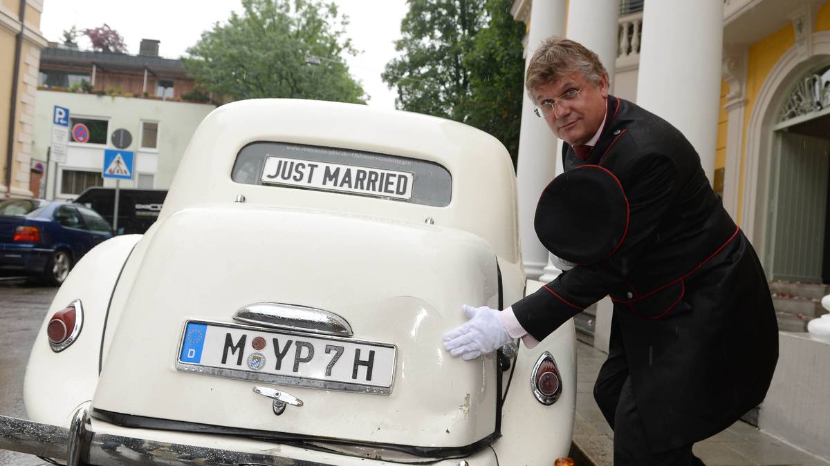 Ein Auffahrunfall auf dem Weg zum Standesamt konnten Mats Hummels und seinen Bruder nicht stoppen