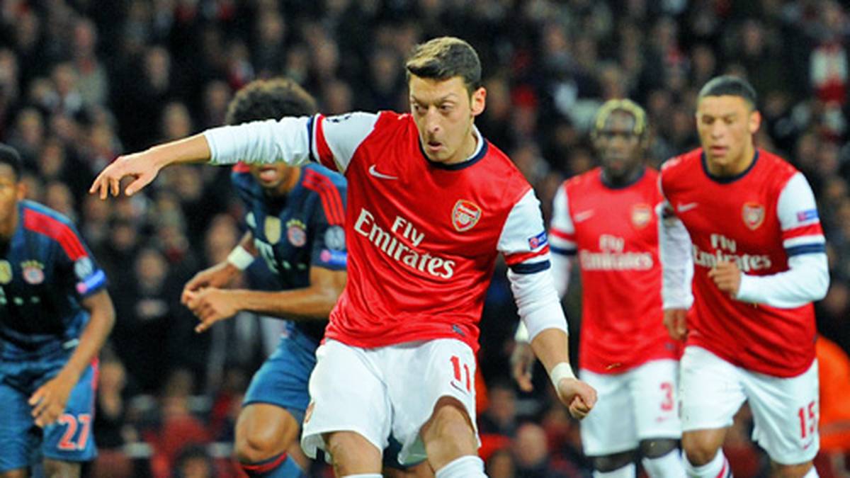 Auch in der Rückrunde bleibt Özils Formkurve konstant inkonstant. Zu oft ist der Nationalspieler ein Schatten seiner selbst. Großer Tiefpunkt der Hinrunde ist der vergebene Elfmeter bei der 0:2-Pleite im Hinspiel des Champions-League-Achtelfinals. Im Rückspiel folgt nach dem 1:1 das Aus in der Königsklasse - und erneute Häme für Özil. Er habe "gezeigt, dass er keiner für die großen Momente ist", kritisiert "The Telegraph"