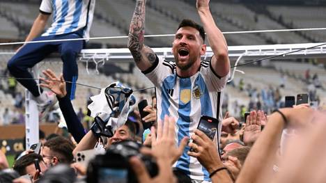 Messi wird von Medien in den Himmel gehoben