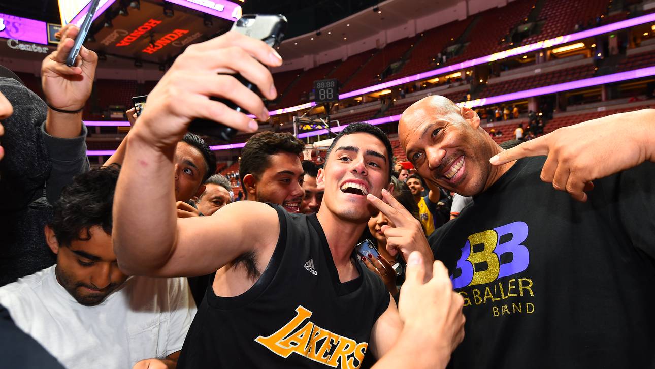 Ball nimmt Sohn aus der High School