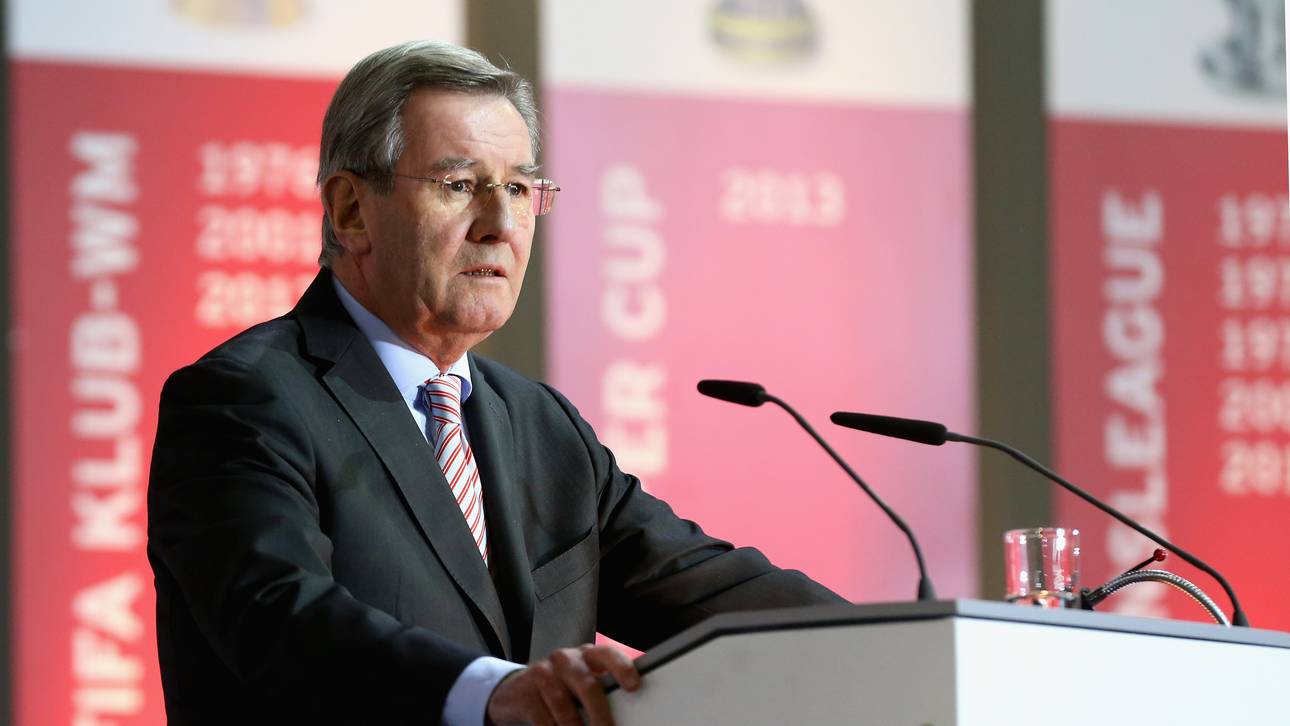 FC Bayern verteidigt Beckenbauer