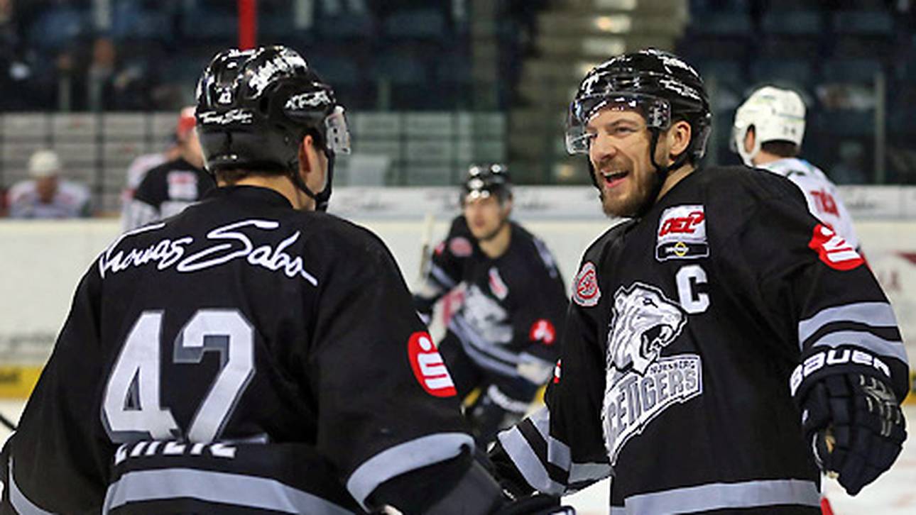 Konkurrenz patzt: Nürnberg Erster