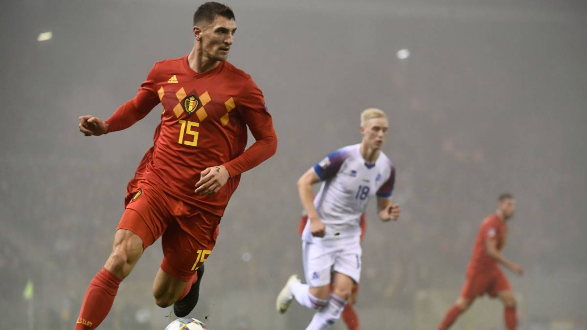 Fraglich ist allerdings, ob der belgische Nationalspieler zu den Gunners möchte und diese seine Ablöse (aktueller Marktwert: 35 Mio. Euro) bezahlen können. Manchester United soll ebenfalls Interesse an Meunier bekundet haben