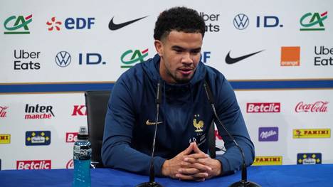 Warren Zaire-Emery spielt aktuell eine herausragende Saison bei PSG und wurde für die französische Nationalmannschaft nominiert. Der 17-Jährige erklärt, wie er sich gleichzeitig um die Schule kümmert.