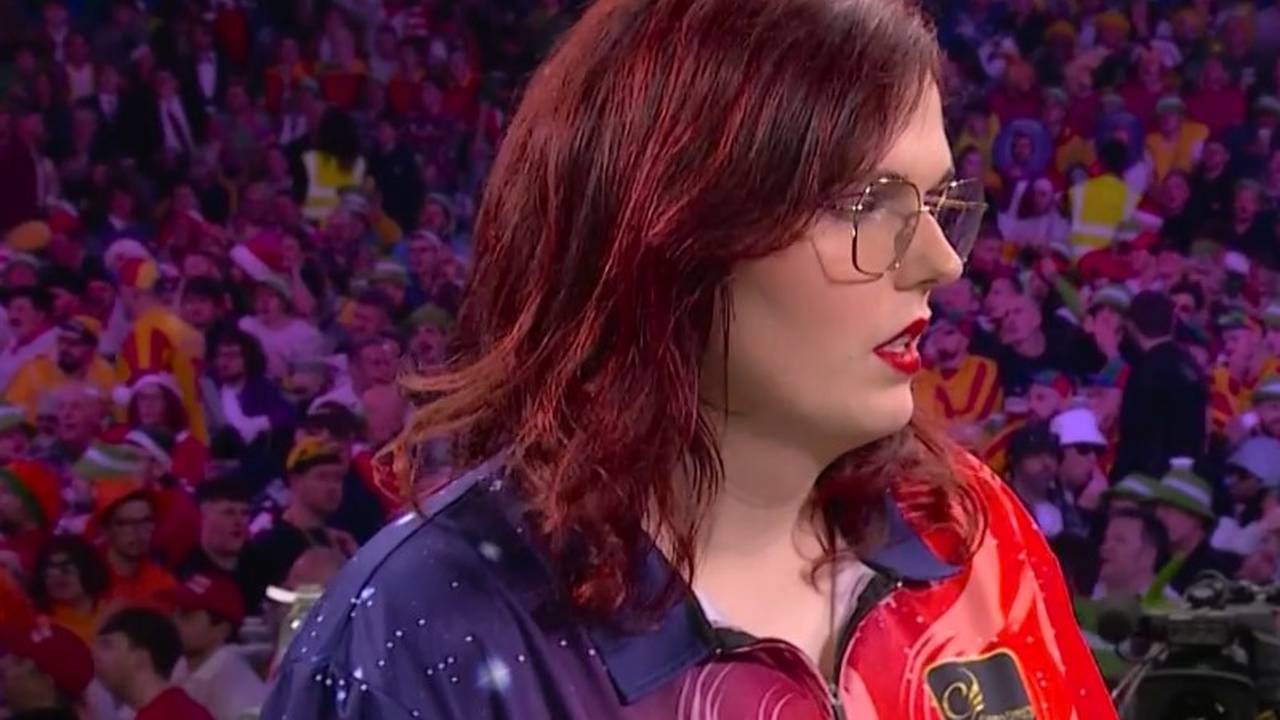 Kurios! Darts-Spielerin überwirft sich mit Triple 20