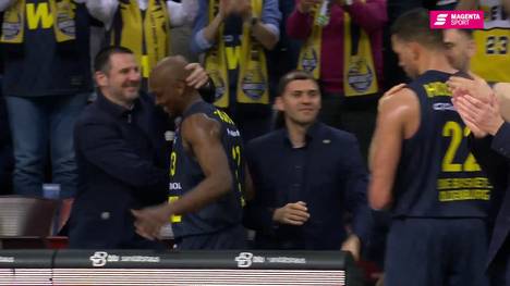 Nach 15 Jahren in Oldenburg beendet Rickey Paulding, 584 BBL -Partien mit 7959 Punkten, seine BBL-Karriere mit einem Sieg in Ludwigsburg. Rickey Paulding warf 8 Punkte und wurde 20 Sekunden unter den Ovationen der Ludwigsburger und rund 400 mitgereisten Oldenburger Fans verabschiedet.