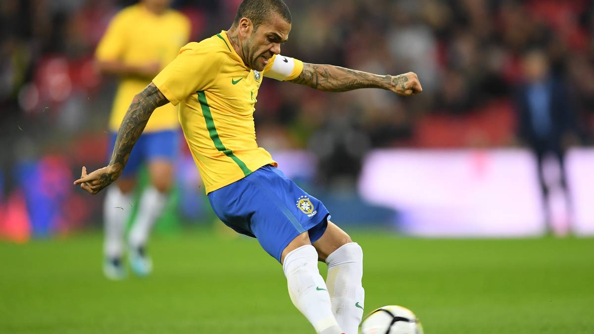 Dani Alves (2018): Verlor 2014 seinen Stammplatz nach dem Achtelfinale an Maicon, weil er Trainer Scolari zu offensiv auftrat und das auch nicht unbedingt in Top-Form. Die hat er jetzt, trotz des schon fortgeschrittenen Alters von 34 Jahren. 106 Länderspiele hat der Routinier von Paris Saint-Germain schon auf dem Zähler, es kommen sicher noch ein paar dazu