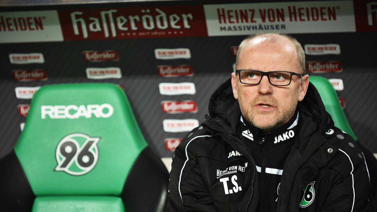 Hannover 96 v VfL Wolfsburg - Bundesliga