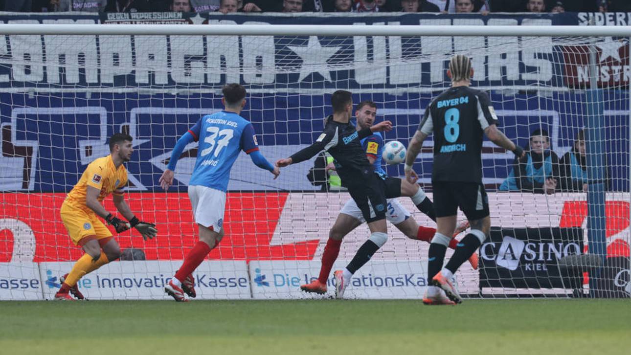 Kunst-Tor: Bayer macht Bayern Druck