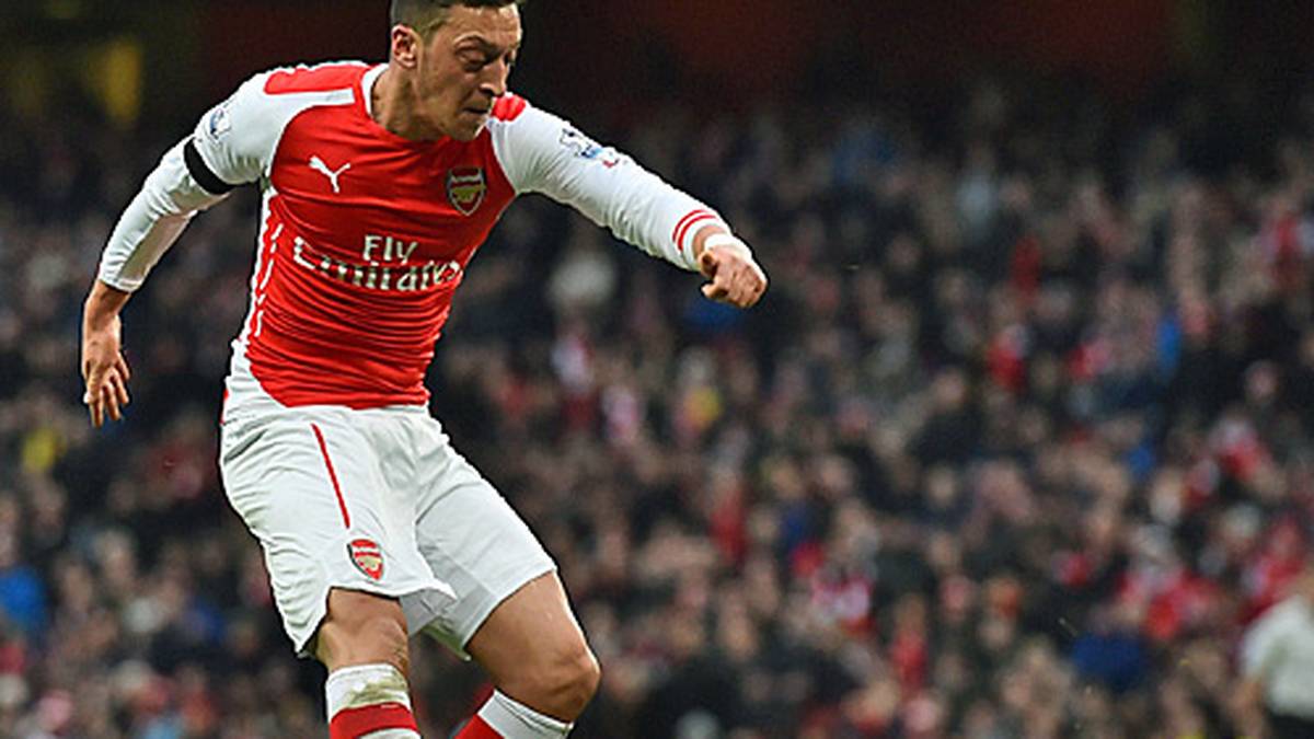 Anfang Januar dann das Comeback: Özil spielt bei Arsenals 3:0 gegen Stoke City 18 Minuten lang - und brennt darauf, im neuen Jahr wieder richtig anzugreifen