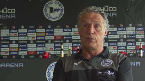 Zwei Schritte ist Uwe Neuhaus mit Arminia Bielefeld vom großen Bundesliga-Traum entfernt. Der T60-Jährige verrät, was ihn als Coach ausmacht.