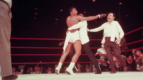 Cassius Clay alias Muhammad Ali leitete gegen Sonny Liston seine Weltkarriere ein