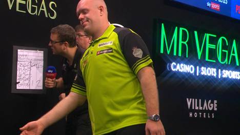 Was war denn da bei Michael van Gerwen los? Der Niederländer stand im Match gegen Martijn Kleermaker bisweilen komplett neben der Spur und verpasste einige Matchdarts. 