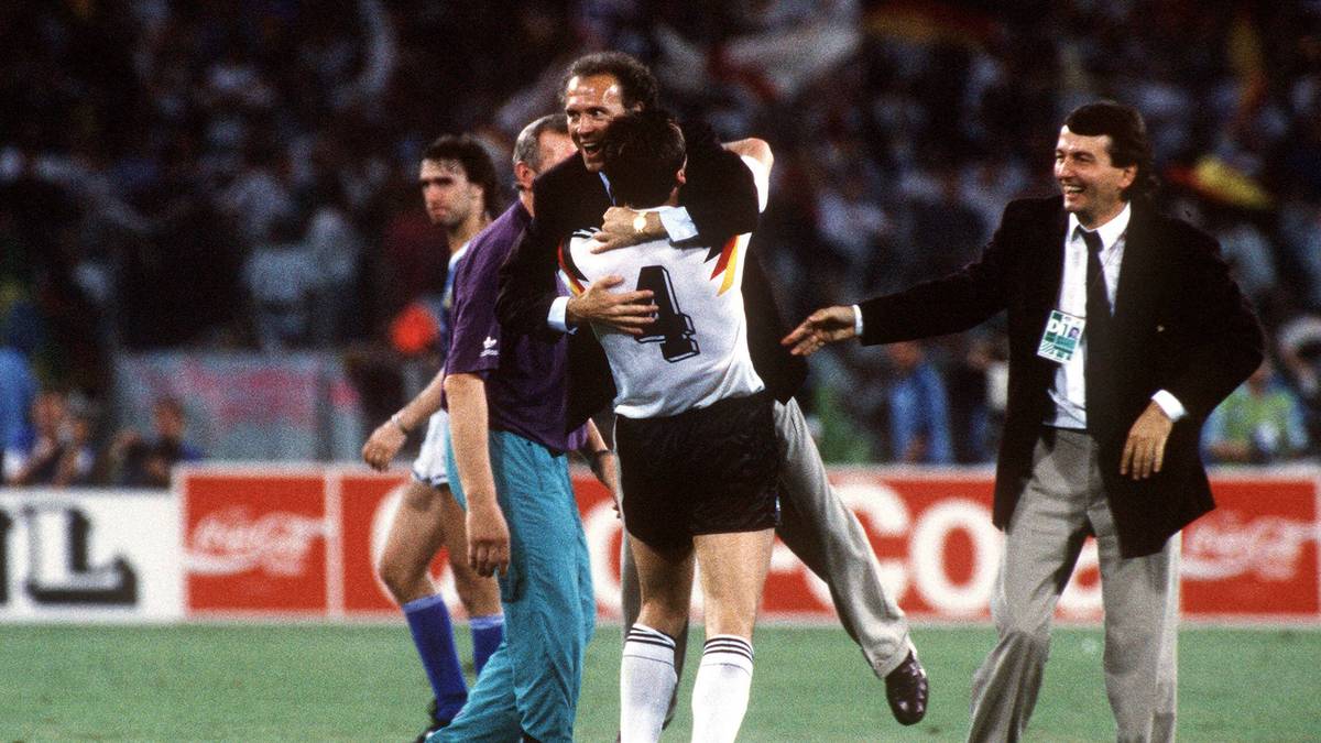 Somit feiert er 1990 seinen ersten WM-Titel als Pressechef. Die Erinnerungen daran, so sagt er, seien noch heute präsent