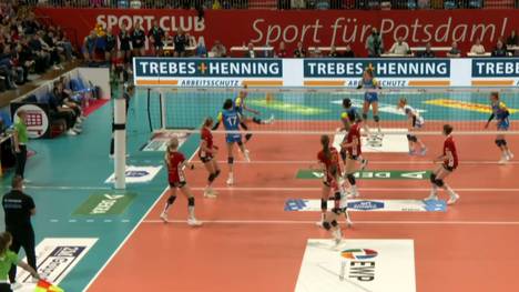 Schwerins Zuspielerin zeigt sich im Spiel gegen Potsdam variabel in ihrer Ballbehandlung 
