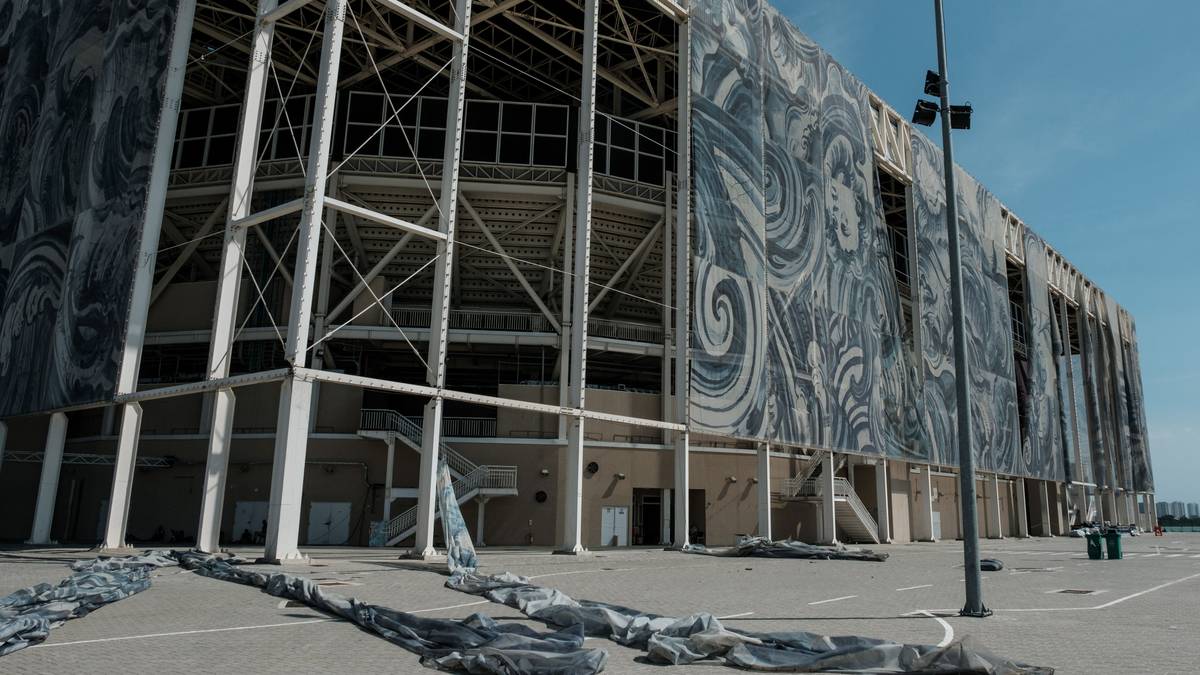 Die Verkleidungen zollen der Witterung Tribut und fallen einfach ab
