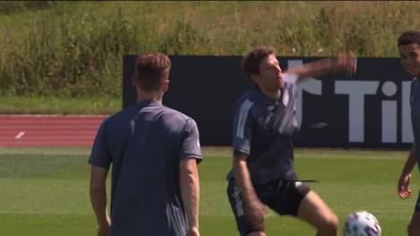 Thomas Müller landet im Training einen schmerzhaften Volltreffer. Er ist nicht der erste DFB-Star, den es in letzter Zeit erwischt hat.