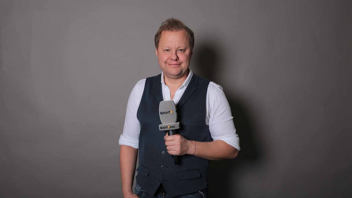 TOBIAS DREWS: Der Wahl-Münchner ist die deutsche Box-Stimme. In seiner über 20 Jahre umfassenden TV-Karriere hat er bereits mehr als 1000 Kämpfe kommentiert. In seiner Funktion als Leiter der neuen Box-Unit wird er auch die Kampfabende als Kommentator begleiten 