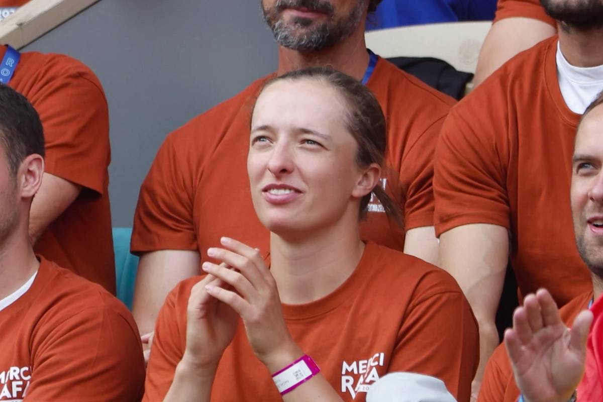 Iga Swiatek gesteht, dass ihr bei der Abschiedszeremonie bei den French Open für Rafael Nadal die Tränen kamen. Es sei schön gewesen, dass alle zusammengekommen sind, um sich bei der Tennislegende zu bedanken.