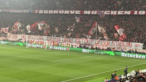 Kurz nach Anpfiff tauchte in der Münchner Südkurve dieses Banner auf